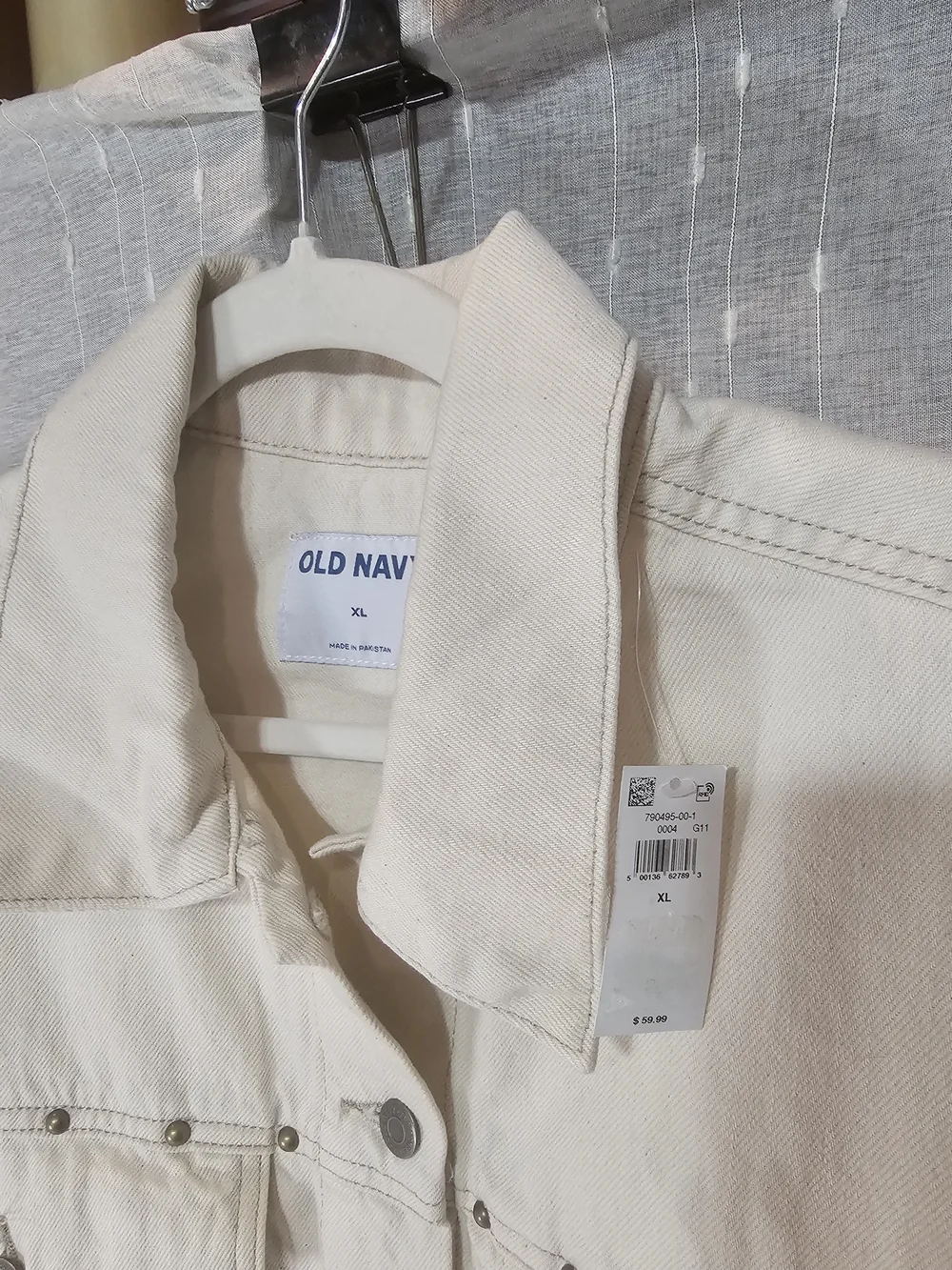Old Navy Men's Cream Button-Front Canvas Jacket. Size XL. Chest Meas. 30" Flat - Picture 4 of 10